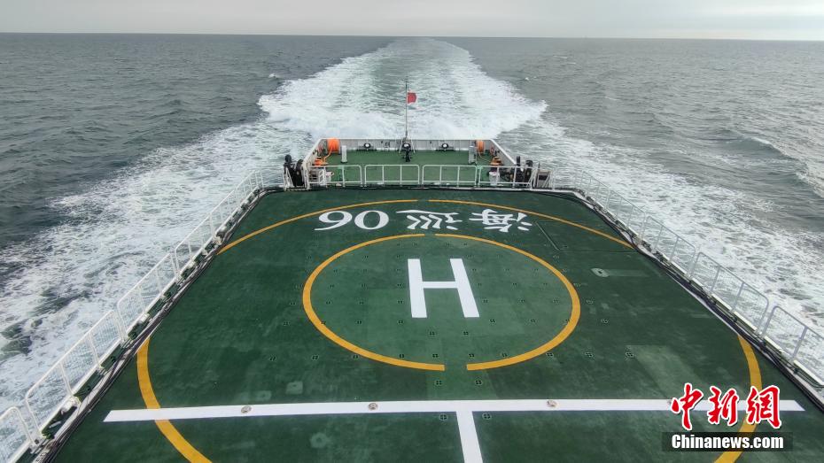 台湾海峡首艘大型巡航救助船在福建南部海域开展编队巡航执法