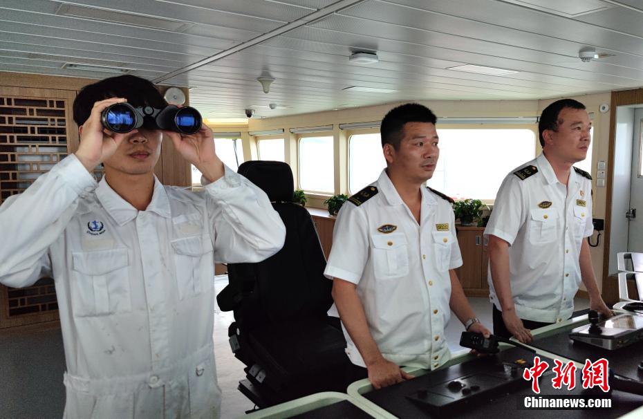 台湾海峡首艘大型巡航救助船在福建南部海域开展编队巡航执法