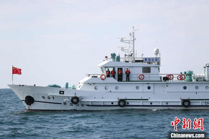 山东青岛：海上联合执法　守护口岸安全