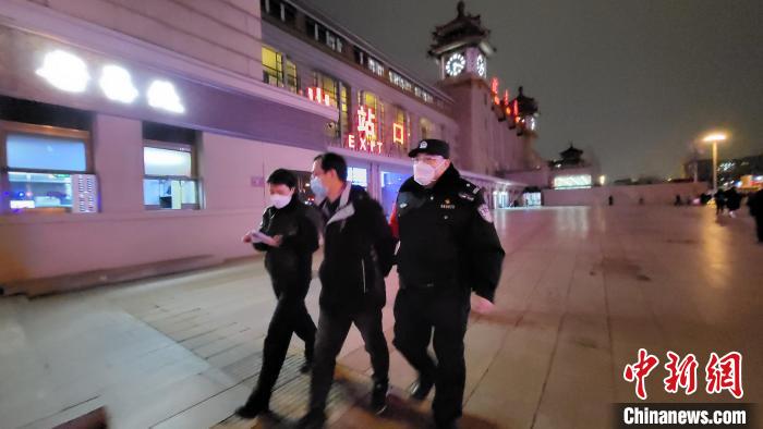 春运10天北京铁警破获各类案件104起 抓获网逃人员50人