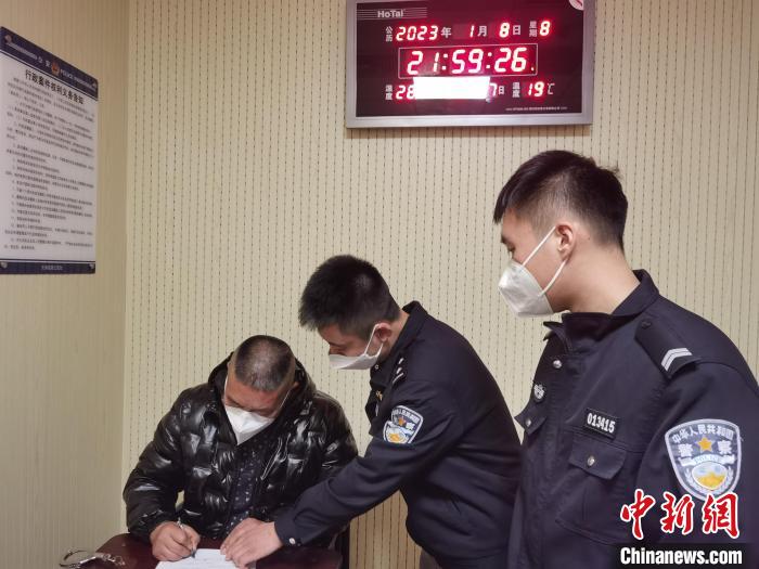 春运10天北京铁警破获各类案件104起 抓获网逃人员50人
