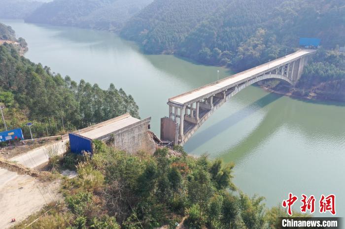 广西贺州步头大桥桥面坍塌 官方通报未造成人员伤亡