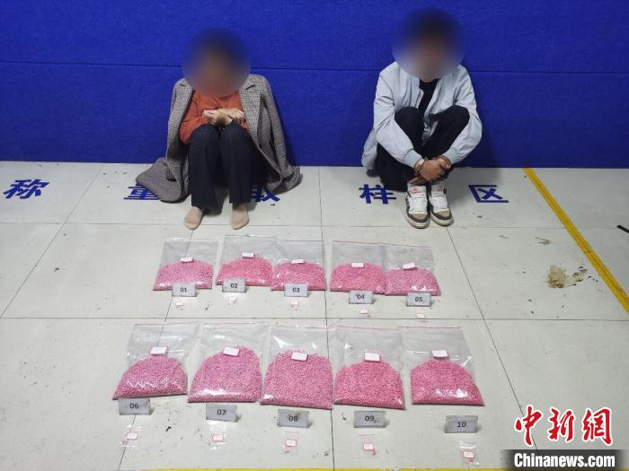 云南普洱警方两小时内连破两起毒品案 缴毒逾10公斤
