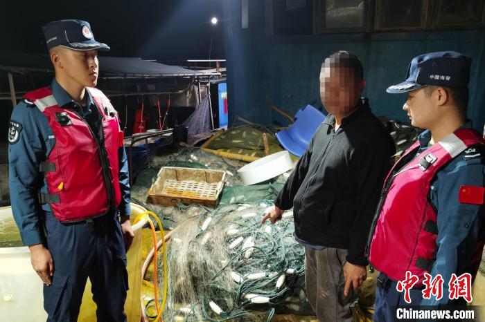 福州海警连续查获5起涉嫌休渔期非法捕捞案 抓获涉案人员22名