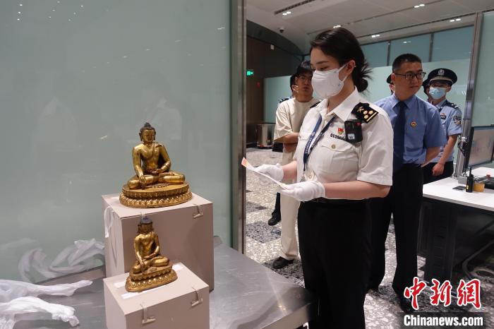 北京海关追回2件走私出境的明代文物