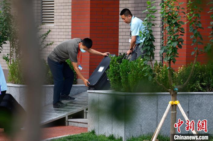 北京警方多措护航高考 揭秘试卷如何押运至各考点