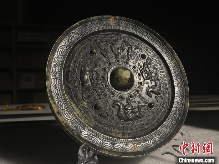 最早记载昭君出塞的东汉铜镜流落民间，是谁在盗掘倒卖？