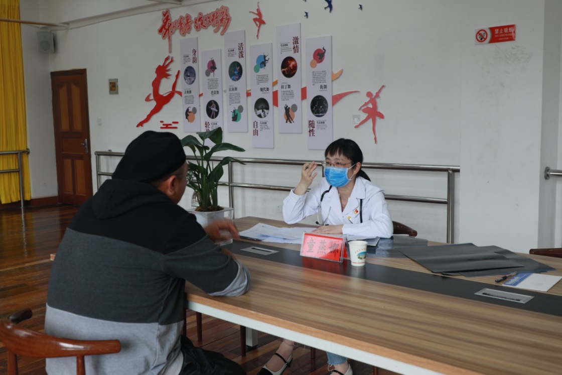 中华志愿者协会“云南涉藏地区一线民（辅）警健康关爱项目”在迪庆启动