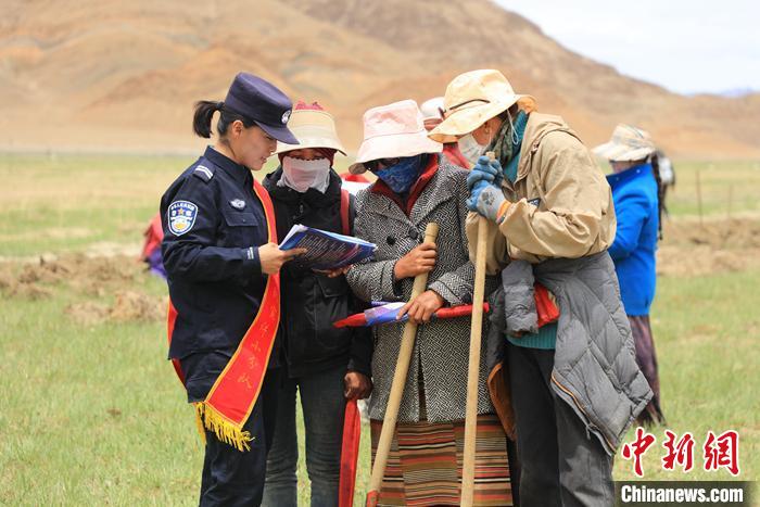 西藏阿里：法润雪域边关 “八五”普法进行时