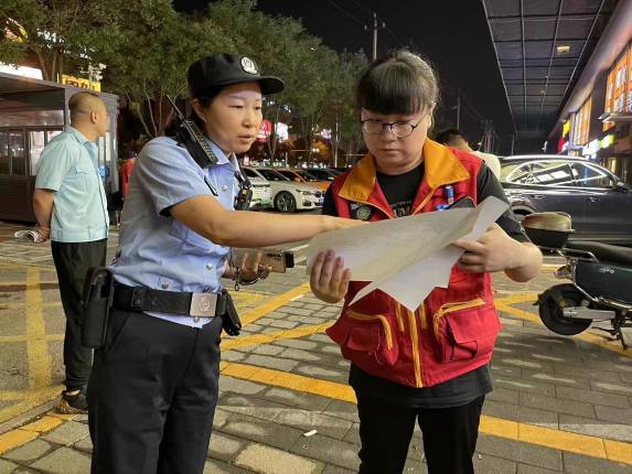 北京市公安局持续推进全市夏夜治安巡查宣防集中统一行动