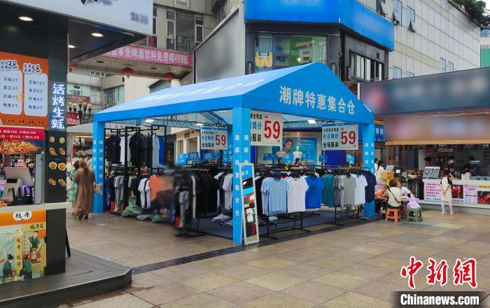 重庆警方破获特大制售假劣知名品牌服饰案 涉案价值逾亿元