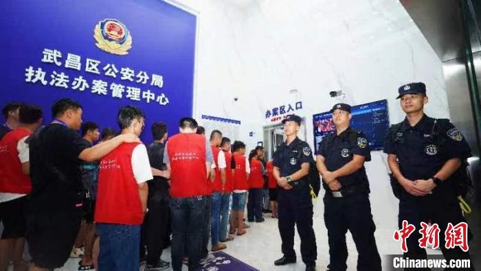武汉警方破获一起特大网上“赌石”诈骗案