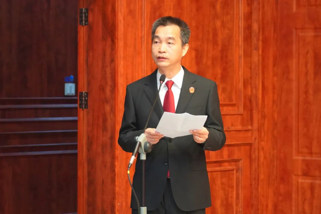 法徽熠熠 誓言铮铮 | 今天,我们向宪法庄严宣誓! 法徽熠熠 誓言铮铮 | 今天,我们向宪法庄严宣誓!