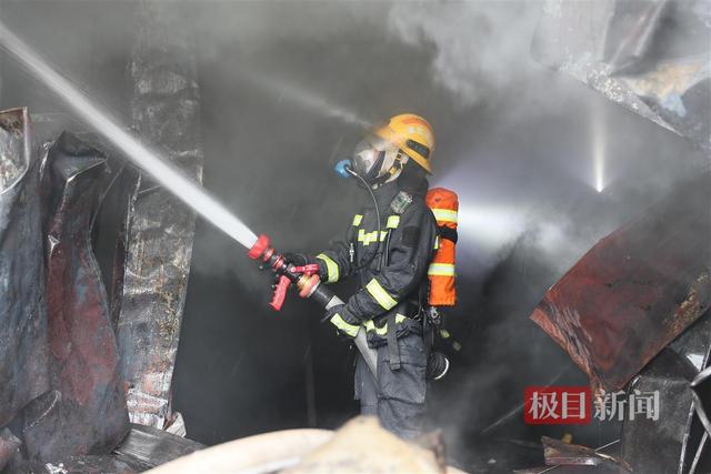武汉江夏：违规作业引发厂房火灾，三人被依法拘留！