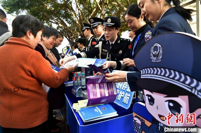 中国人民警察节：福州警用装备吸眼球