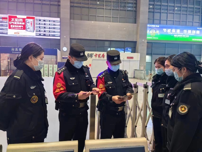 天津铁警全力以赴护航2024年春运旅客平安出行