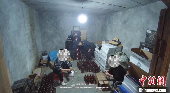 荒废小屋“产”洋酒 上海警方侦破多起制售假冒品牌酒案件