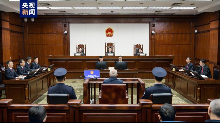 西藏自治区人大常委会原党组成员、副主任纪国刚受贿、国有公司人员滥用职权案一审开庭