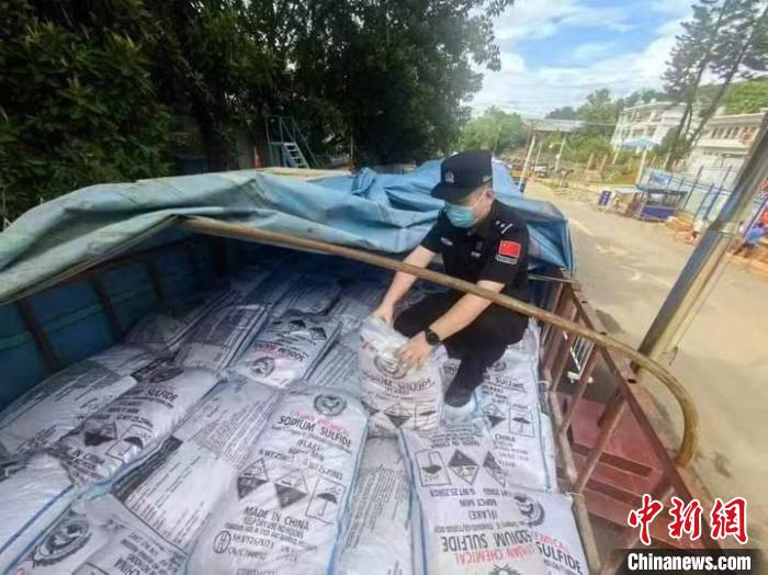 中缅边境云南临沧：民警查获易制毒化学品4.8吨