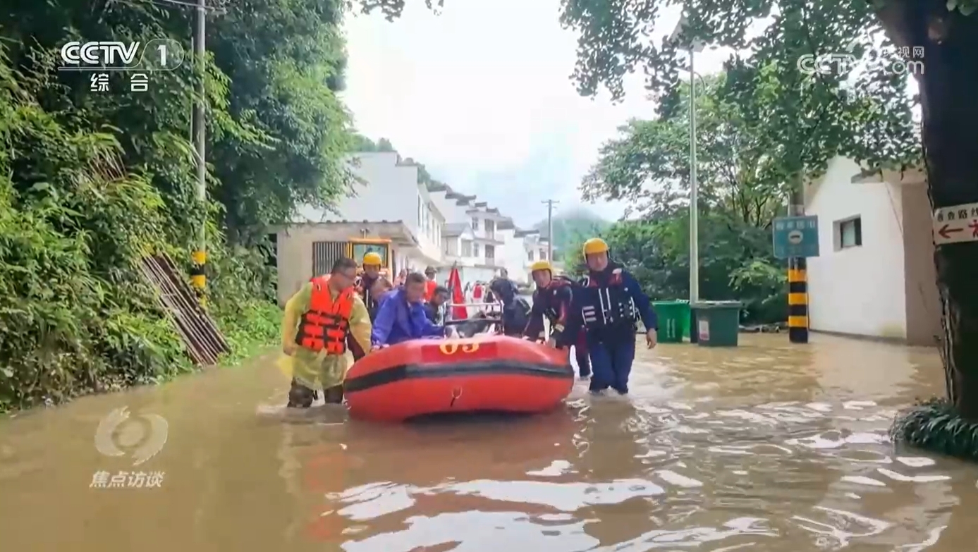 焦点访谈：汛情下的担当