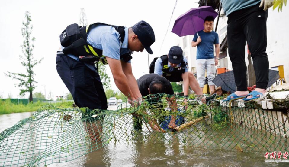 筑牢防汛“安全堤”