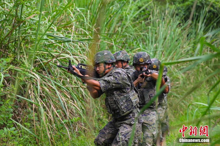 重庆武警：野外驻训砺精兵