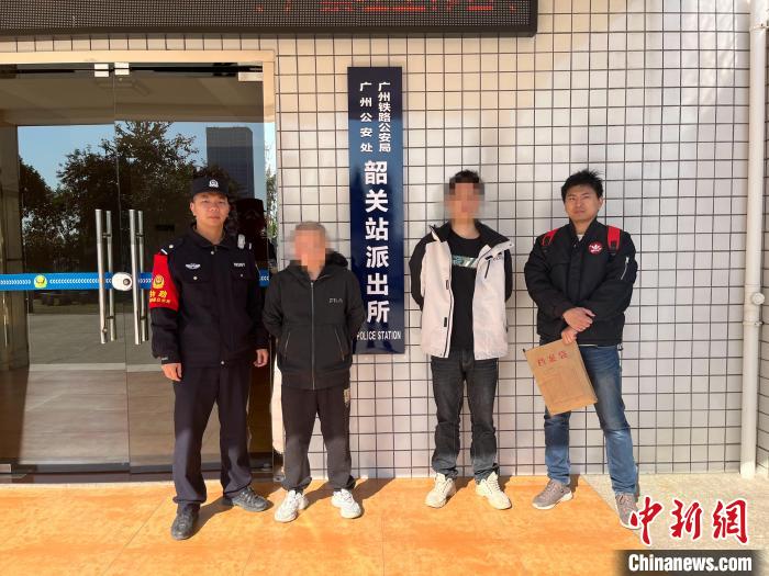 两名诈骗案疑犯车上车下同时落网