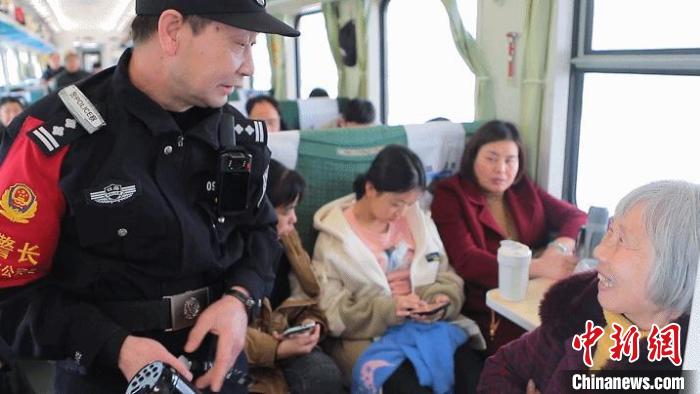 （新春走基层）铁路乘警任旭晖：穿上这身制服我就感觉有劲！