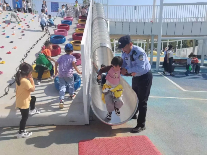 内蒙古康巴什： “五优警务”守护“五好教育”倾力打造平安校园升级版