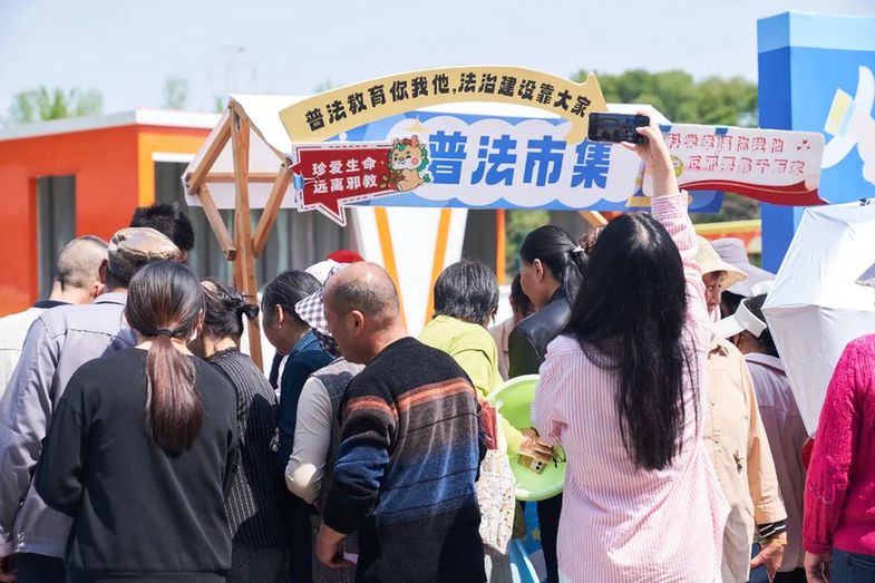 四月春光，与法同行——江苏省苏州市吴江区江陵街道开展法治宣传活动