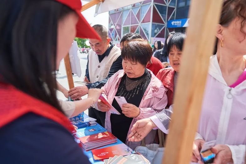 四月春光，与法同行——江苏省苏州市吴江区江陵街道开展法治宣传活动