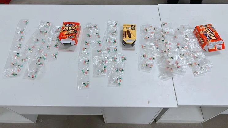 具有成瘾性！海关查获“三无”减肥药 共计900粒