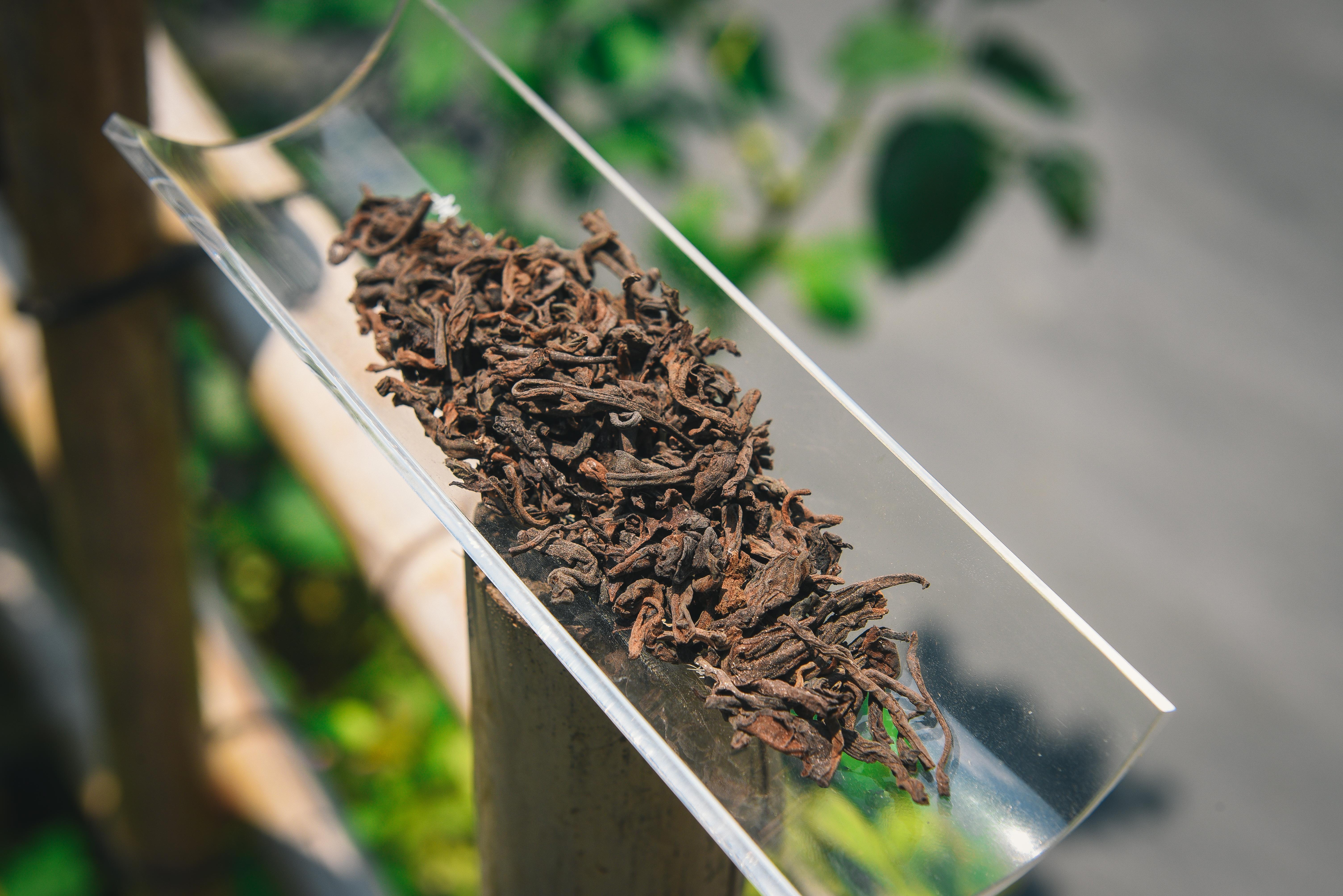 网购普洱茶饼无生产日期引发纠纷 法院：卖家退一赔十