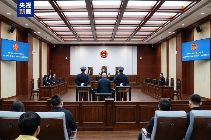 受贿数额特别巨大、滥用职权 国家烟草专卖局原局长凌成兴一审被判十六年