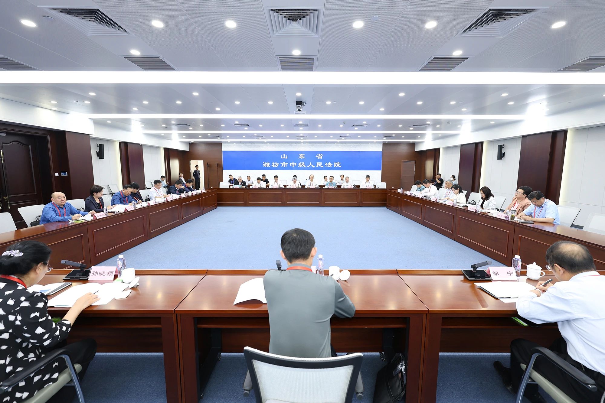 部分全国和山东省人大代表、政协委员视察调研山东法院工作
