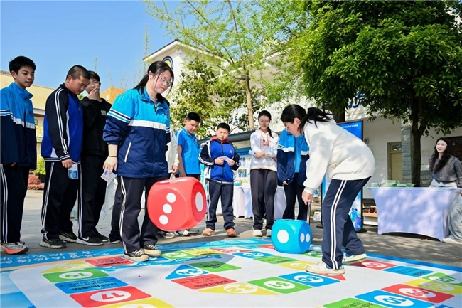 迎世运·四川省成都市新津区2025年度青少年“学法筑基”系列活动拉开帷幕