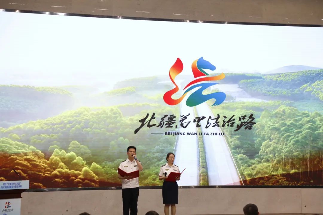 “建设‘北疆万里法治路’筑牢祖国北疆安全稳定屏障”普法宣传活动在呼和浩特市举办