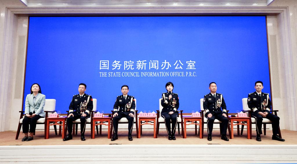 星徽耀国门——移民管理警察的时代答卷