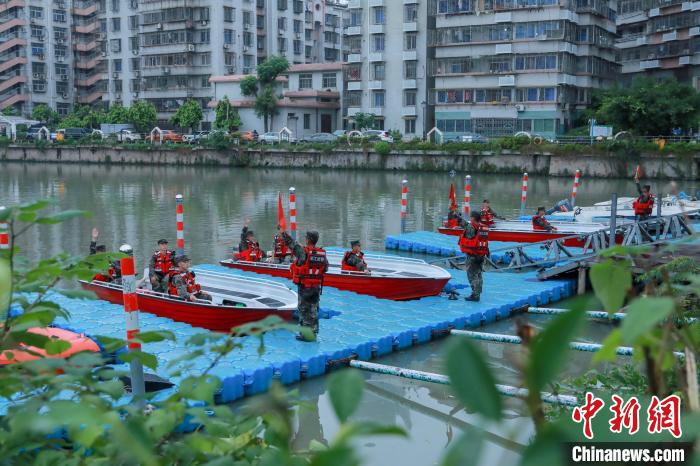 汛期至 浙江武警开展水上集训提升抢险救援能力