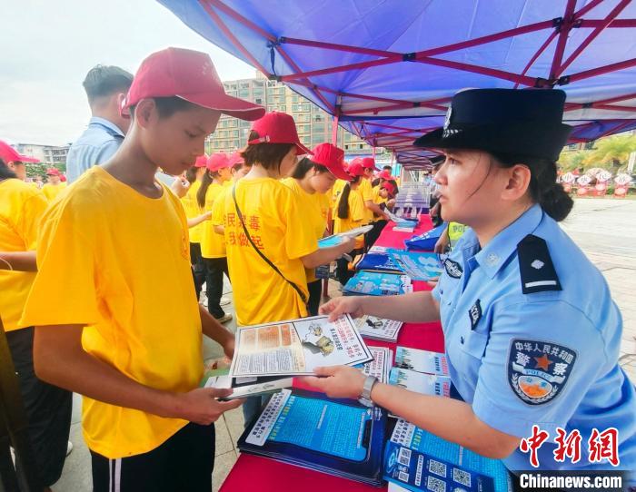 中越联合公开销毁毒品活动在广西宁明举行