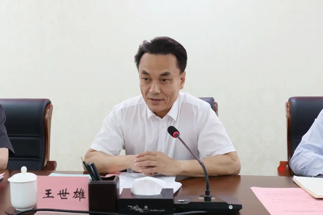 宁德中院向代表委员通报工作征求意见