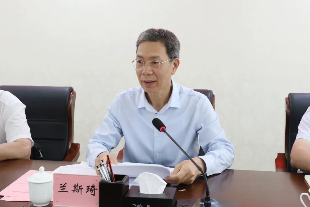 宁德中院向代表委员通报工作征求意见