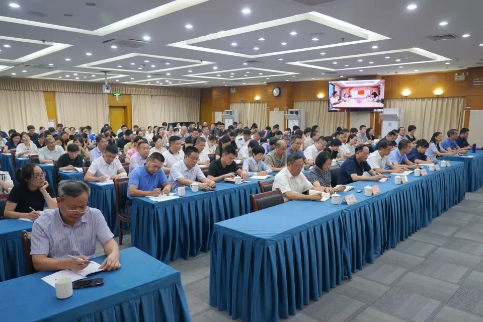 厦门中院组织开展深入贯彻中央八项规定精神学习教育专题党课
