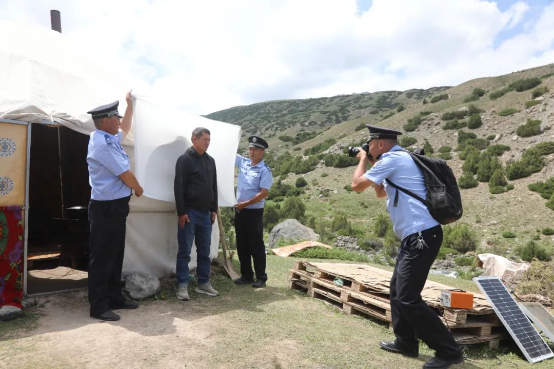 “马背警务”：海拔3150米的守护