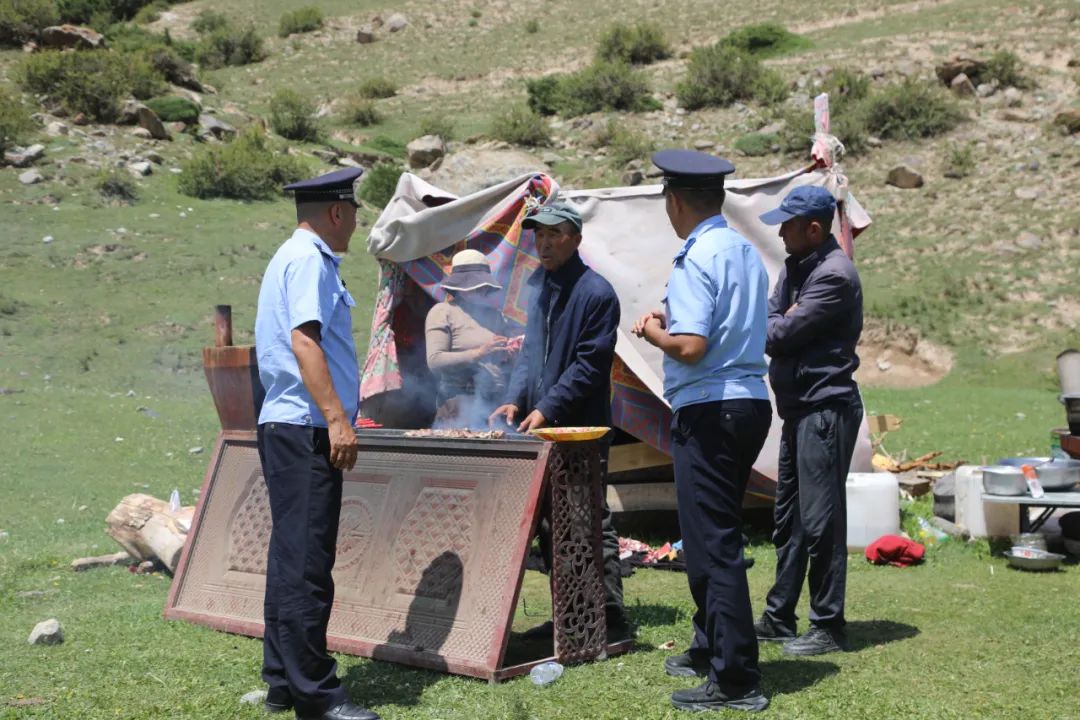 “马背警务”：海拔3150米的守护