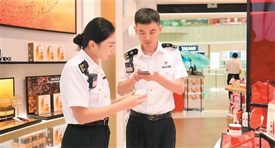 在进出境环节主动查验或依申请扣留侵权嫌疑货物—— 从真假Labubu看知识产权海关保护