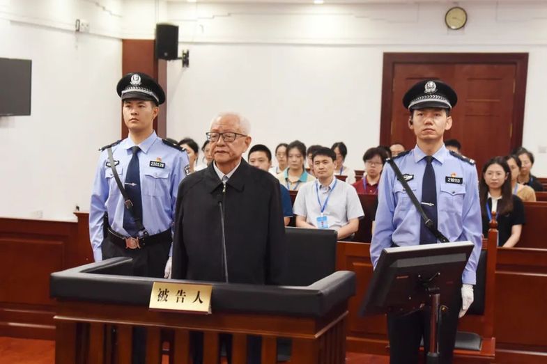 非法收受财物8191万余元，内蒙古自治区人大常委会原党组副书记、副主任杜梓一审被判15年
