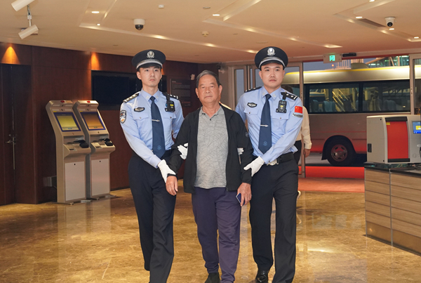 外逃28年后回国投案，“百名红通人员”梁锦文归案