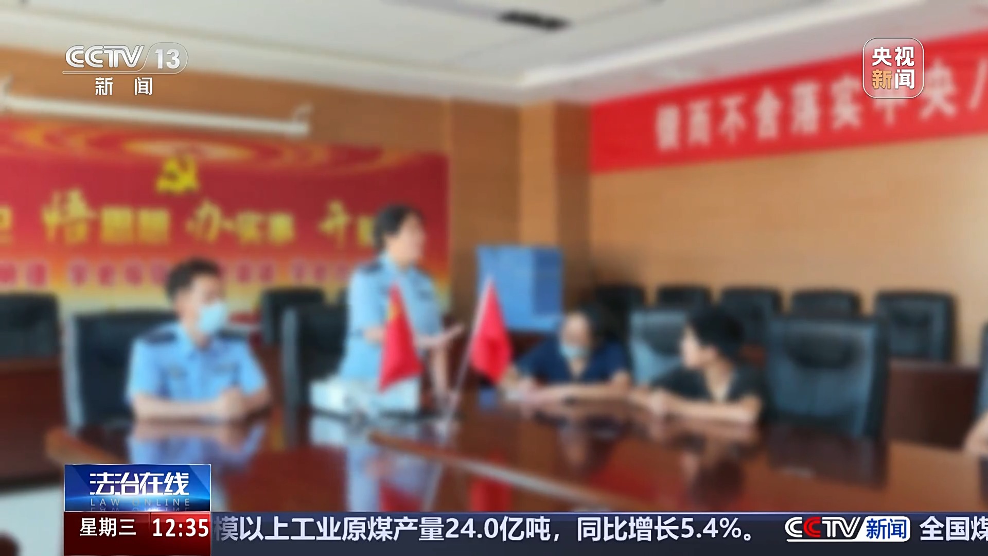 法治在线丨危险！电动车“组装”公园长椅 少年竟如此出行