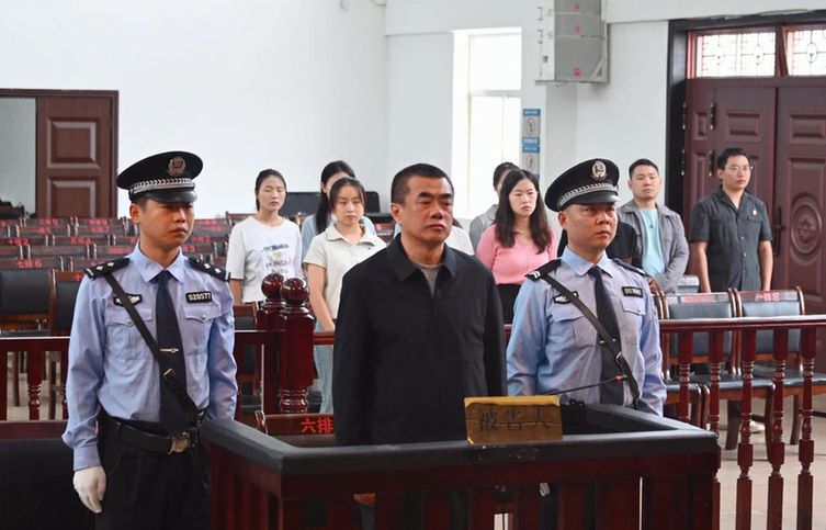受贿1566万余元，光大科技有限公司原总经理李璠获刑十年六个月